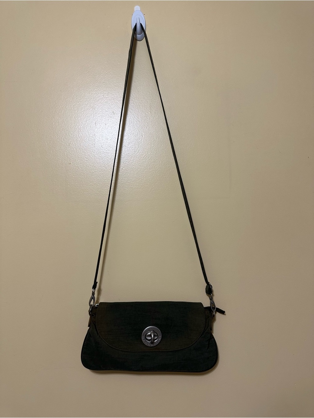 Baggallini Calais Crossbody Bag Nylon Turn-Lock Flap Closure Olive Green